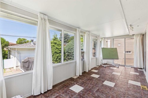 1219 Renfrew Drive Ne, Calgary, AB - Indoor Photo Showing Other Room