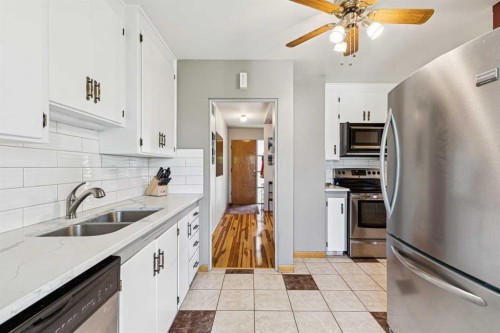 1219 Renfrew Drive Ne, Calgary, AB - Indoor Photo Showing Kitchen With Stainless Steel Kitchen With Double Sink With Upgraded Kitchen