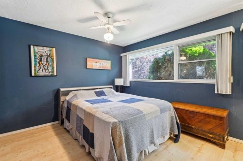 1219 Renfrew Drive Ne, Calgary, AB - Indoor Photo Showing Bedroom