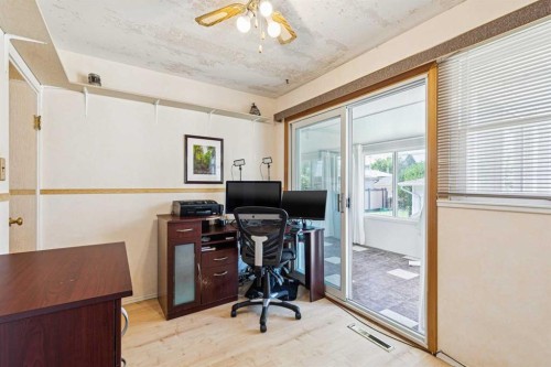 1219 Renfrew Drive Ne, Calgary, AB - Indoor Photo Showing Office
