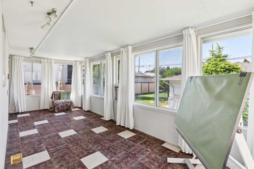 1219 Renfrew Drive Ne, Calgary, AB - Indoor Photo Showing Other Room