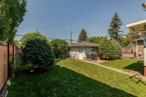 1219 Renfrew Drive Ne, Calgary, AB - Outdoor