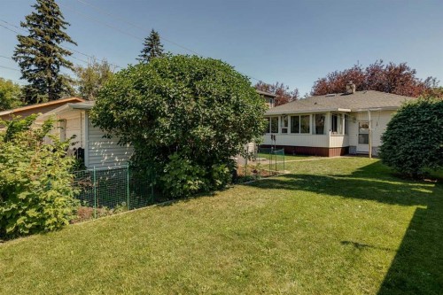 1219 Renfrew Drive Ne, Calgary, AB - Outdoor