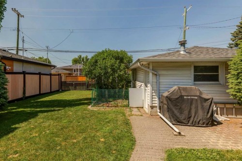 1219 Renfrew Drive Ne, Calgary, AB - Outdoor