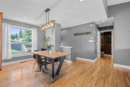 10619 Oakmoor Way Sw, Calgary, AB - Indoor Photo Showing Dining Room