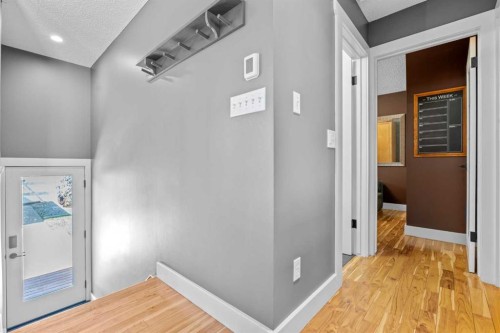 10619 Oakmoor Way Sw, Calgary, AB - Indoor Photo Showing Other Room