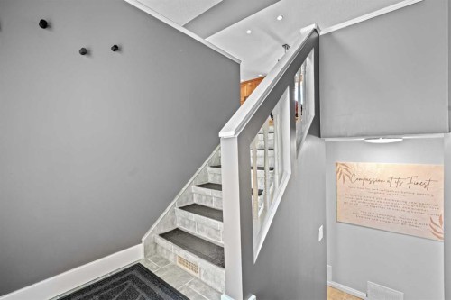 10619 Oakmoor Way Sw, Calgary, AB - Indoor Photo Showing Other Room