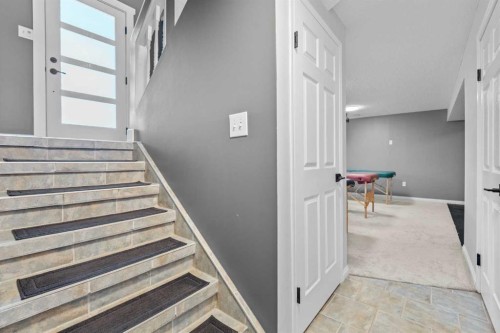 10619 Oakmoor Way Sw, Calgary, AB - Indoor Photo Showing Other Room