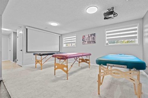 10619 Oakmoor Way Sw, Calgary, AB - Indoor Photo Showing Other Room