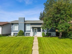 10619 Oakmoor Way SW Calgary, AB T2W 1S7