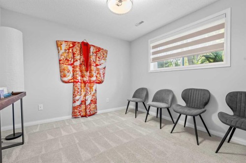 10619 Oakmoor Way Sw, Calgary, AB - Indoor Photo Showing Other Room