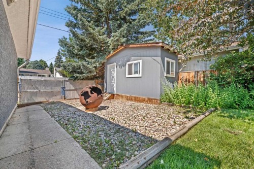 10619 Oakmoor Way Sw, Calgary, AB - Outdoor