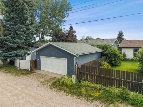 10619 Oakmoor Way Sw, Calgary, AB - Outdoor