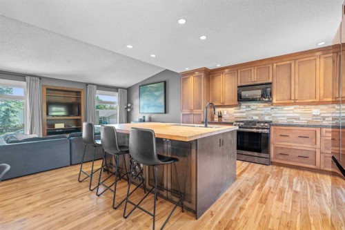 10619 Oakmoor Way Sw, Calgary, AB - Indoor Photo Showing Kitchen With Upgraded Kitchen