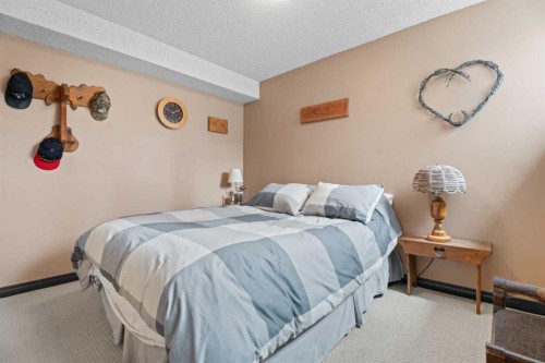 15 Lock Crescent, Okotoks, AB - Indoor Photo Showing Bedroom