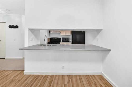 110-525 56 Avenue Sw, Calgary, AB - Indoor