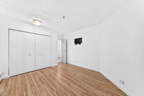 110-525 56 Avenue Sw, Calgary, AB - Indoor Photo Showing Other Room