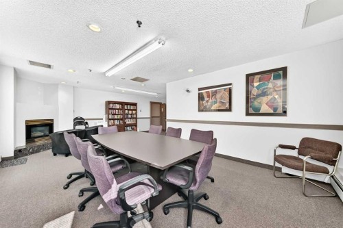 110-525 56 Avenue Sw, Calgary, AB - Indoor Photo Showing Office