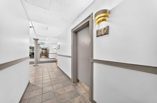 110-525 56 Avenue Sw, Calgary, AB - Indoor Photo Showing Other Room