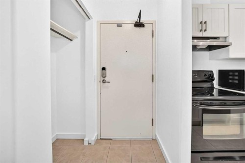 110-525 56 Avenue Sw, Calgary, AB - Indoor