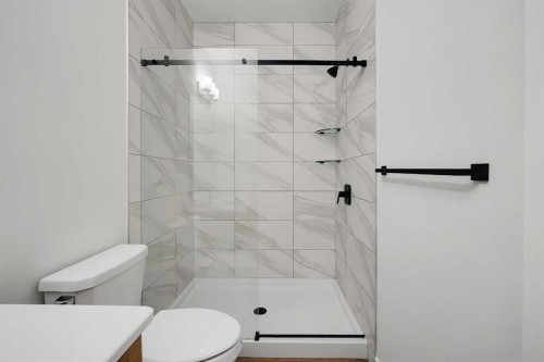 16 Legacy Glen Green Se, Calgary, AB - Indoor Photo Showing Bathroom