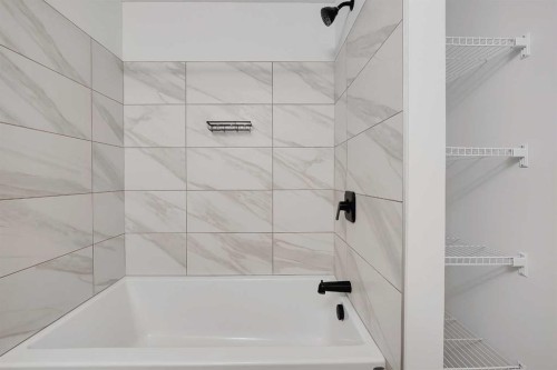 16 Legacy Glen Green Se, Calgary, AB - Indoor Photo Showing Bathroom