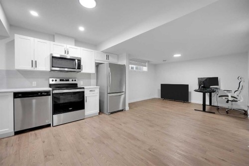 16 Legacy Glen Green Se, Calgary, AB - Indoor Photo Showing Kitchen