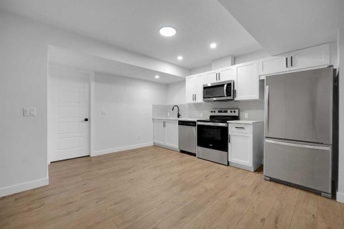 16 Legacy Glen Green Se, Calgary, AB - Indoor Photo Showing Kitchen