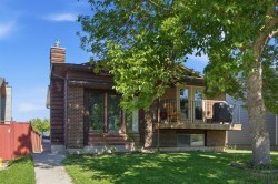 20 Berkshire Court NW Calgary, AB T3K 1Z5