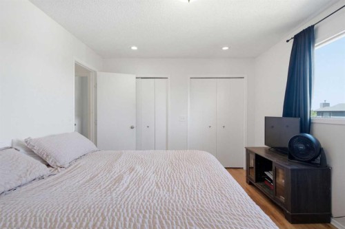 20 Berkshire Court Nw, Calgary, AB 