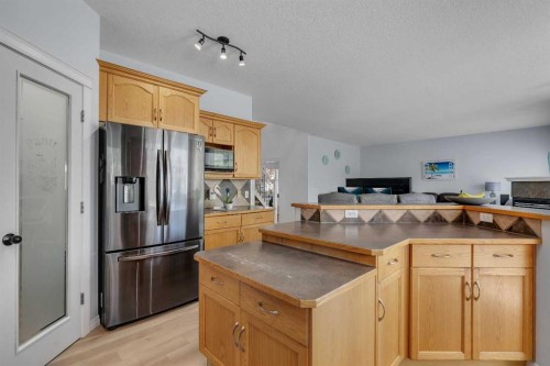 54 Thomas Street Nw, Langdon, AB - Indoor Photo Showing Kitchen
