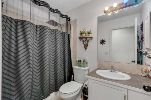 54 Thomas Street Nw, Langdon, AB - Indoor Photo Showing Bathroom