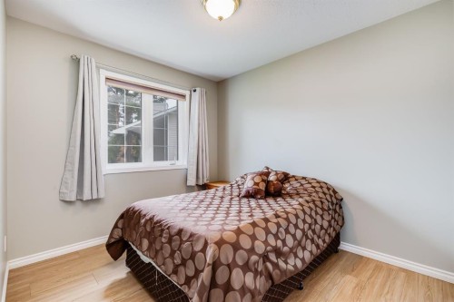 1521 Mary Place, Didsbury, AB - Indoor Photo Showing Bedroom