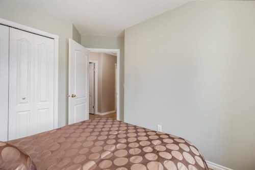 1521 Mary Place, Didsbury, AB - Indoor Photo Showing Bedroom