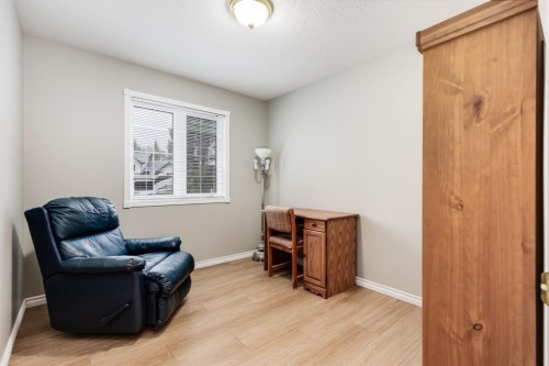1521 Mary Place, Didsbury, AB - Indoor