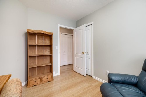 1521 Mary Place, Didsbury, AB - Indoor
