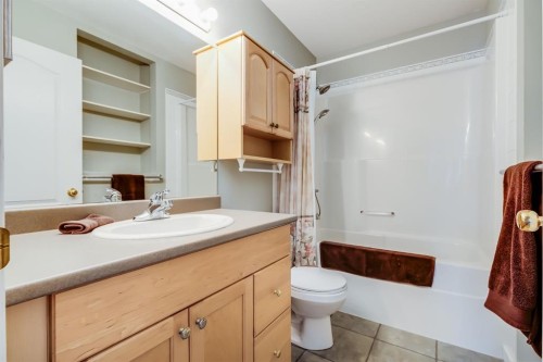 1521 Mary Place, Didsbury, AB - Indoor Photo Showing Bathroom