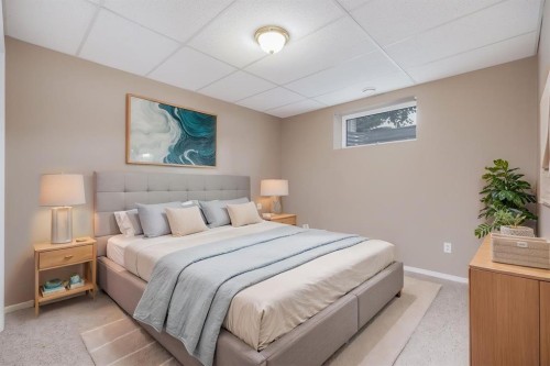 1521 Mary Place, Didsbury, AB - Indoor Photo Showing Bedroom
