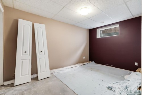 1521 Mary Place, Didsbury, AB - Indoor
