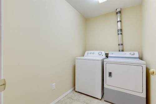 1521 Mary Place, Didsbury, AB - Indoor Photo Showing Laundry Room