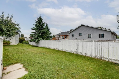 1521 Mary Place, Didsbury, AB - Outdoor