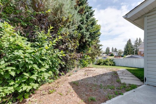 1521 Mary Place, Didsbury, AB - Outdoor
