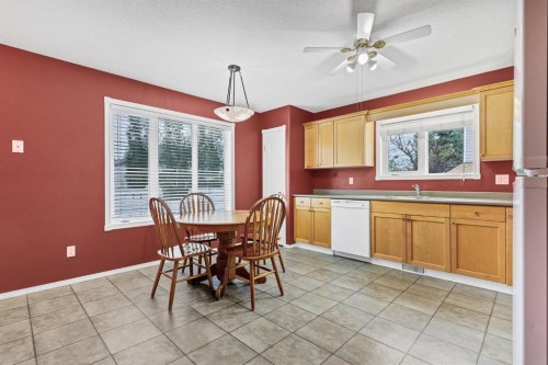 1521 Mary Place, Didsbury, AB - Indoor