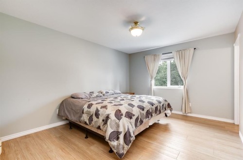 1521 Mary Place, Didsbury, AB - Indoor Photo Showing Bedroom