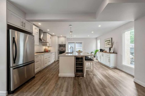 625 13 Avenue Ne, Calgary, AB - Indoor Photo Showing Kitchen With Upgraded Kitchen