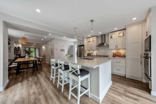 625 13 Avenue Ne, Calgary, AB - Indoor Photo Showing Kitchen With Upgraded Kitchen