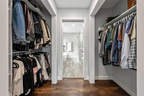 625 13 Avenue Ne, Calgary, AB - Indoor With Storage