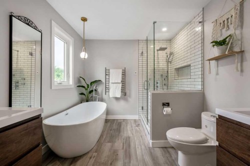 625 13 Avenue Ne, Calgary, AB - Indoor Photo Showing Bathroom