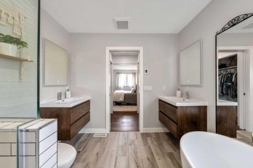 625 13 Avenue Ne, Calgary, AB - Indoor Photo Showing Bathroom