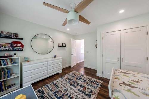 625 13 Avenue Ne, Calgary, AB - Indoor Photo Showing Bedroom
